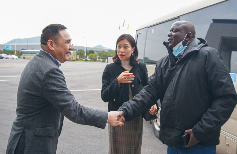 戴維醫療_贊比亞國家衛生部代表團蒞臨戴維醫療，共商合作新機遇！